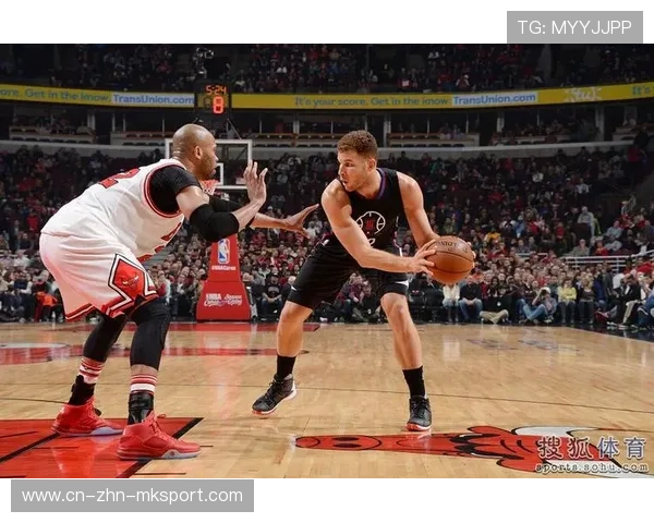 公牛战术布置：如何在对手压力下保护持球者