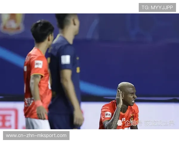 成都蓉城帅惟浩边路高速带球：速度与激情的完美结合